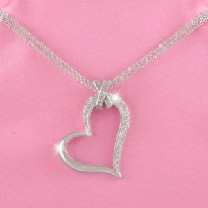 pretty heart necklace in crystals